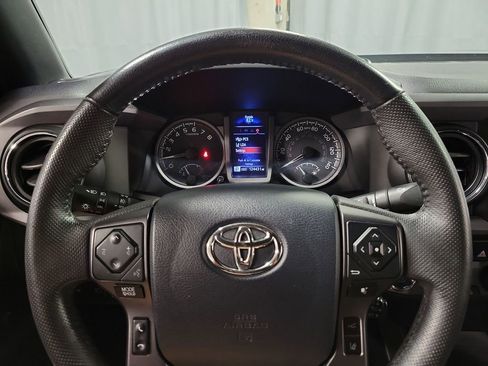 Used 2020 Toyota Tacoma TRD Off-Road AWD/4WD image 14