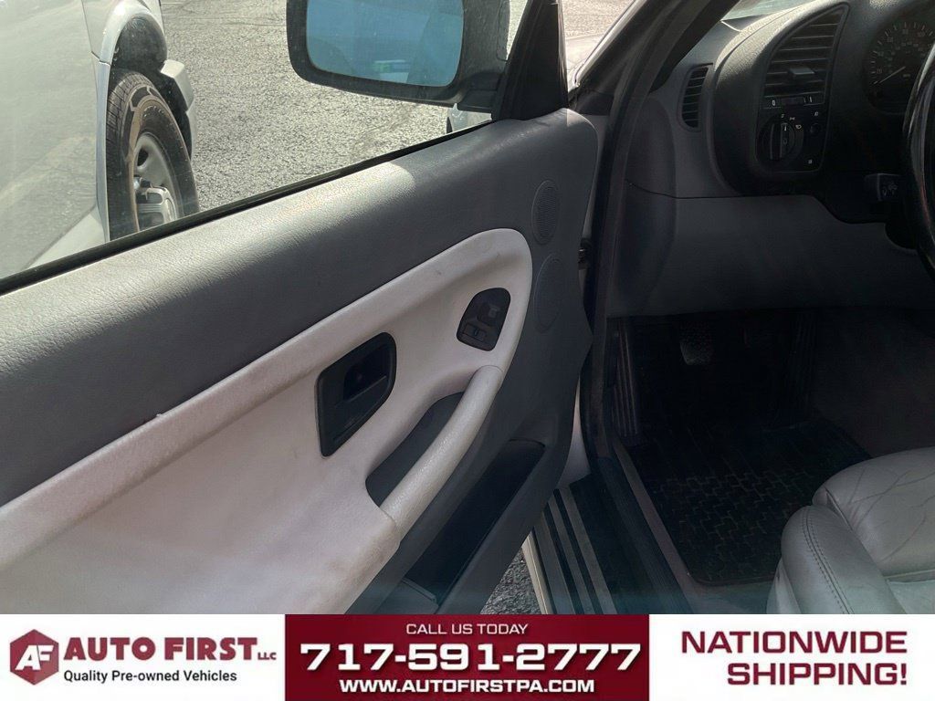 Used 1996 BMW 328i Convertible RWD image 9