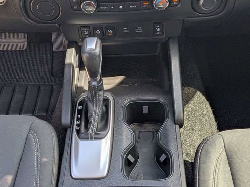 Used 2022 Nissan Frontier SV RWD image 17