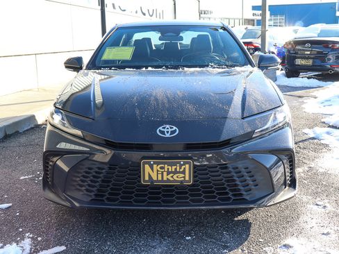 Used 2025 Toyota Camry SE image 2