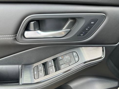 New 2025 Nissan Rogue SL w/ SL Premium Package image 12