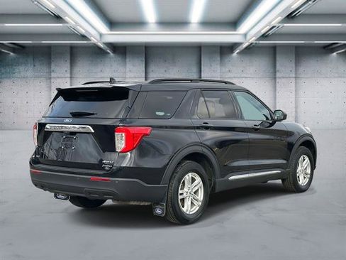 Used 2023 Ford Explorer XLT image 5