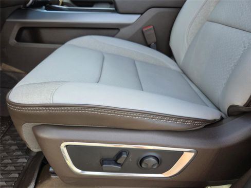 New 2026 RAM 1500 Laramie AWD/4WD image 17