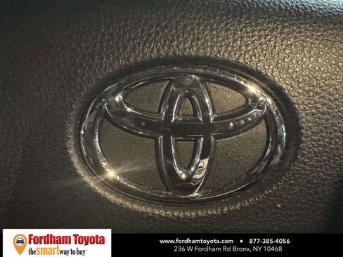 Used 2025 Toyota Highlander XLE image 32