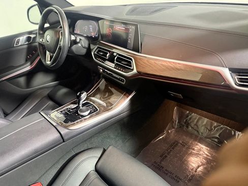 Used 2022 BMW X5 xDrive40i w/ Premium Package AWD/4WD image 25