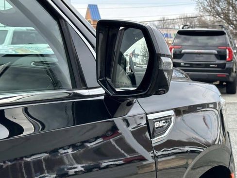 Used 2022 GMC Yukon SLT w/ SLT Luxury Package image 8