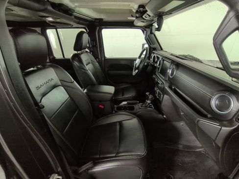 Used 2018 Jeep Wrangler Unlimited Sahara AWD/4WD image 32