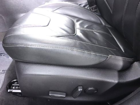 Used 2018 Ford Focus Titanium w/ Titanium Technology Package FWD image 31