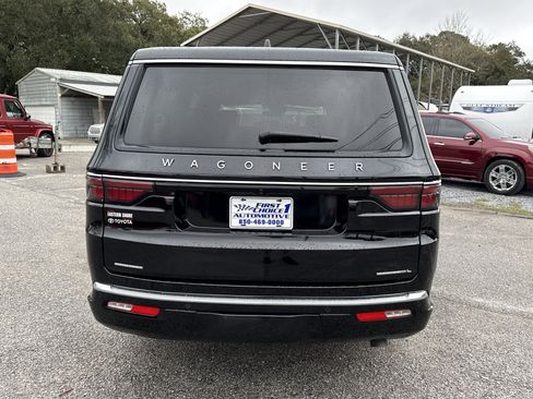 Used 2023 Jeep Wagoneer L Series III w/ Preferred Equipment Group image 4