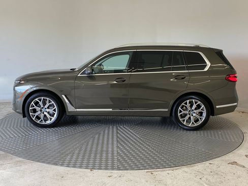 Used 2025 BMW X7 xDrive40i w/ Premium Package image 2