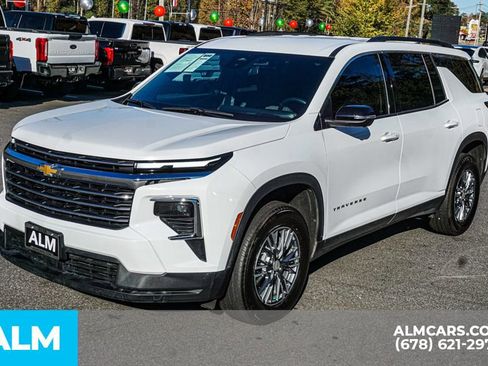Used 2024 Chevrolet Traverse LT image 17