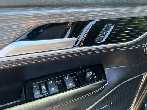 Used 2024 Jeep Wagoneer Series III AWD/4WD image 13