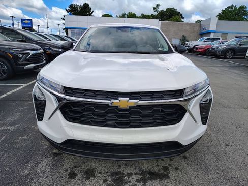 Certified 2024 Chevrolet Trax LS w/ Driver Confidence Package FWD image 2