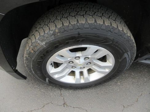 Used 2018 Chevrolet Suburban LT AWD/4WD image 15