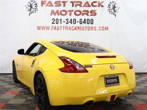 Used 2017 Nissan 370Z Coupe image 4