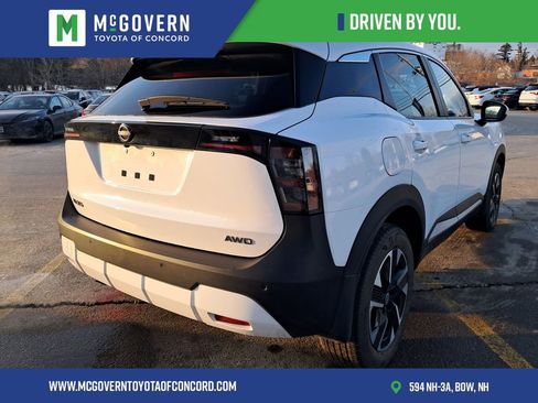 Used 2025 Nissan Kicks SV image 3