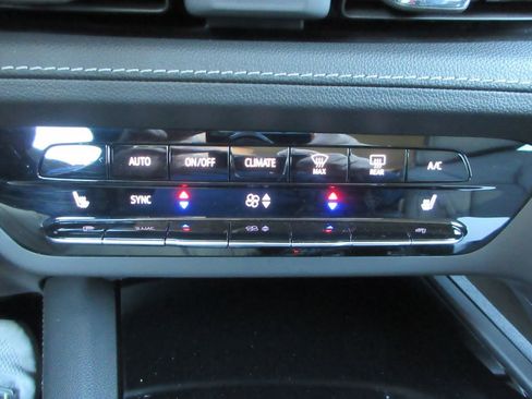 Certified 2022 Buick Envision Essence w/ Technology Package I image 33