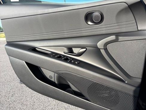 New 2025 Hyundai Elantra SEL image 11