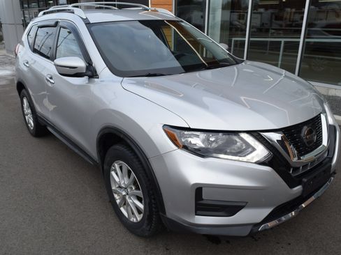 Used 2018 Nissan Rogue SV image 4