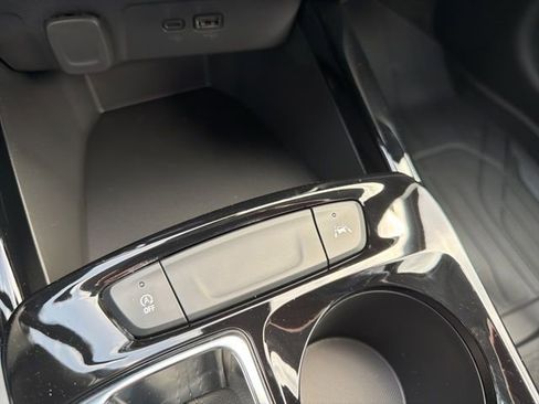 New 2026 Chevrolet Trax LT w/ Midnight Edition FWD image 18