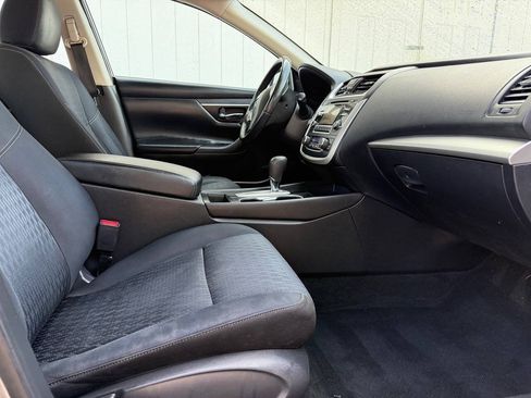 Used 2016 Nissan Altima 2.5 SV w/ Convenience Package FWD image 14