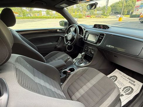 Used 2013 Volkswagen Beetle 2.0T FWD image 11