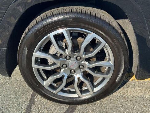 Used 2022 GMC Terrain Denali w/ Denali Premium Package AWD/4WD image 10