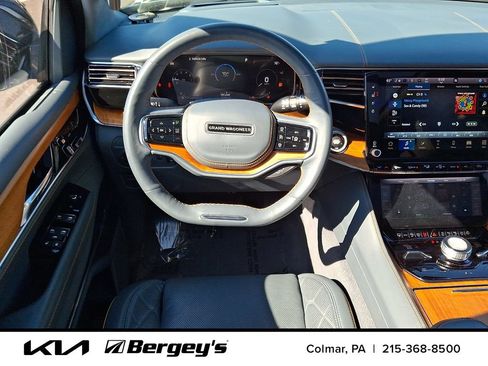 Used 2023 Jeep Grand Wagoneer Series III w/ Rear Seat Video Group 1 AWD/4WD image 16
