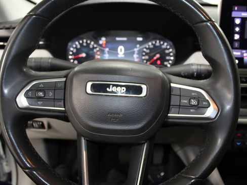 Used 2022 Jeep Compass Latitude image 34