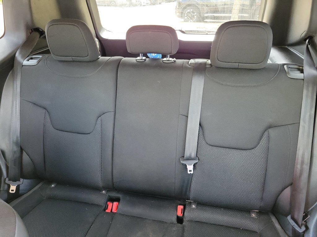 Used 2020 Jeep Renegade Altitude FWD image 15