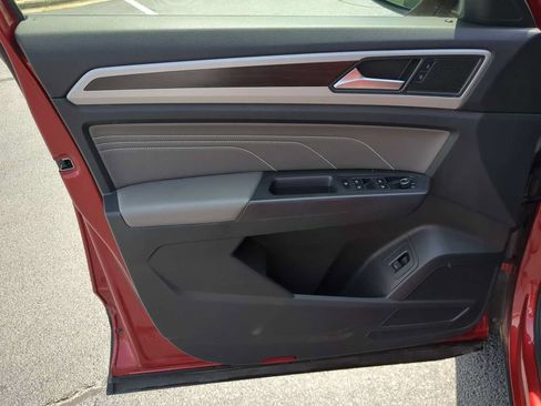 Used 2021 Volkswagen Atlas SE w/ Panoramic Sunroof Package FWD image 11