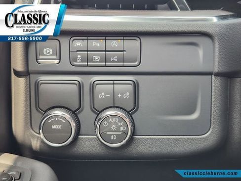 Used 2025 Chevrolet Suburban Premier RWD image 23