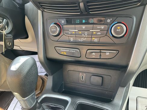 Used 2017 Ford Escape SE AWD/4WD image 36