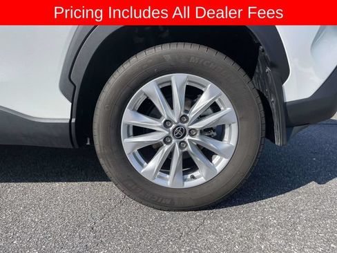 Used 2024 Toyota Corolla Cross LE FWD image 9