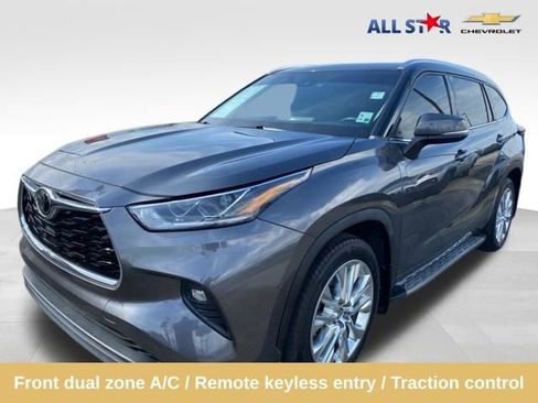 Used 2023 Toyota Highlander Limited FWD image 1