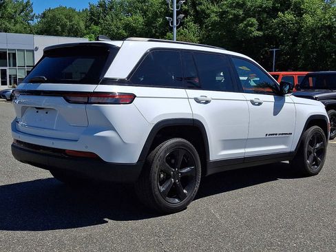 Used 2023 Jeep Grand Cherokee Altitude AWD/4WD image 6