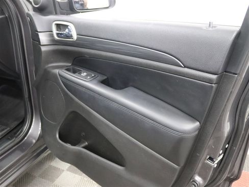 Used 2020 Jeep Grand Cherokee Altitude AWD/4WD image 32