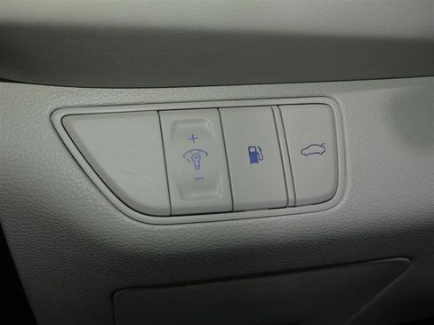 Used 2025 Genesis G70 2.5T image 27