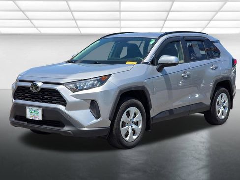 Used 2020 Toyota RAV4 LE AWD/4WD image 2