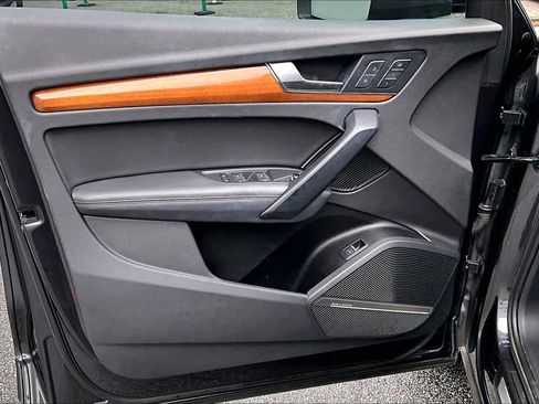 Used 2021 Audi Q5 Prestige w/ Prestige Package image 21