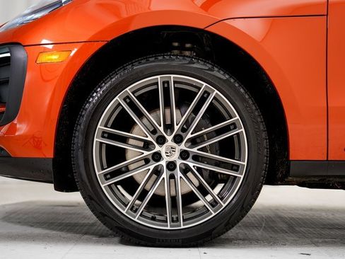 Used 2024 Porsche Macan image 31