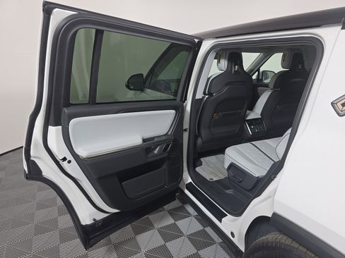 Used 2023 Rivian R1S Adventure AWD/4WD image 17