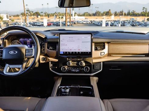 Used 2024 Ford Expedition Max Limited image 13