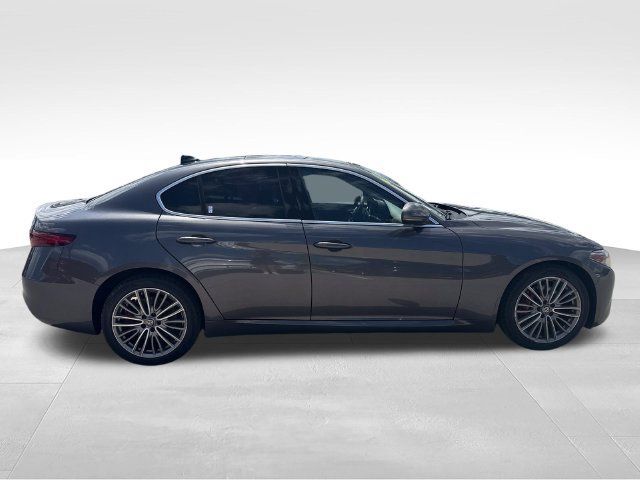 Used 2018 Alfa Romeo Giulia Ti w/ Quick Order Package 22X Lusso AWD/4WD image 6