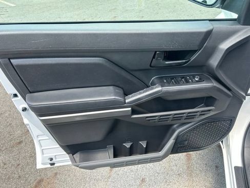 Certified 2024 Toyota Tacoma SR5 AWD/4WD image 18