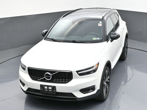Used 2022 Volvo XC40 T5 R-Design image 42
