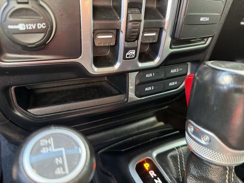 Used 2020 Jeep Gladiator Overland image 22