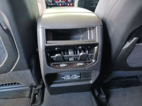 Used 2023 Jeep Grand Cherokee Laredo RWD image 23