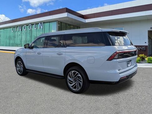 New 2026 Lincoln Navigator L Premier AWD/4WD image 6