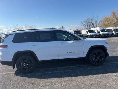New 2025 Jeep Grand Cherokee L Altitude AWD/4WD image 7